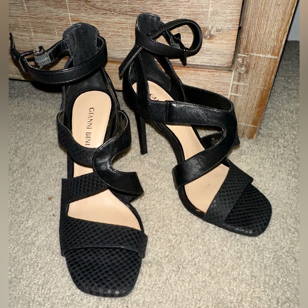 Gianni Bini black heels